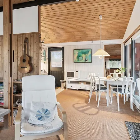 Sarita - 200m From The Sea By Interhome