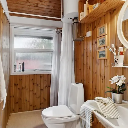 Sarita - 200m From The Sea By Interhome Yderby